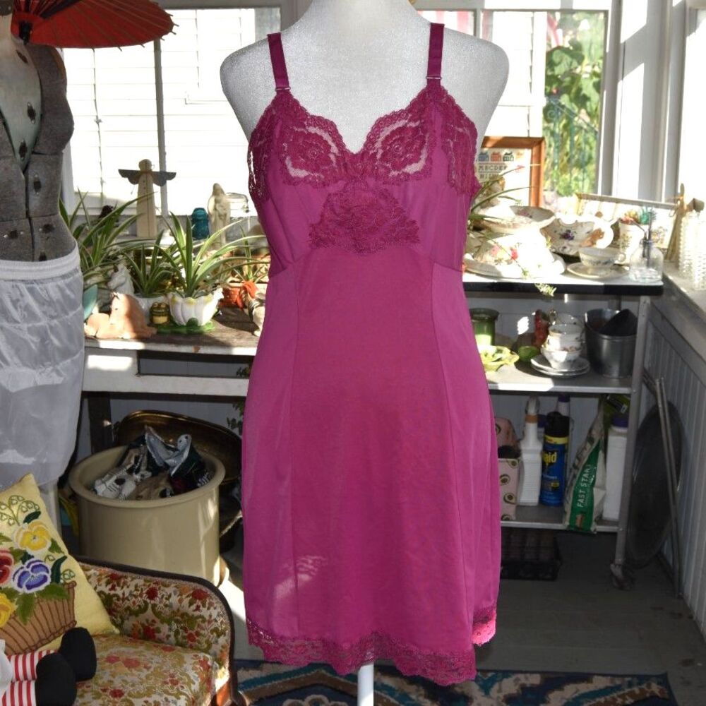 Vintage 1960s Wonder Maid Molded Magic Full Slip Hand Dyed Pink Lace 34